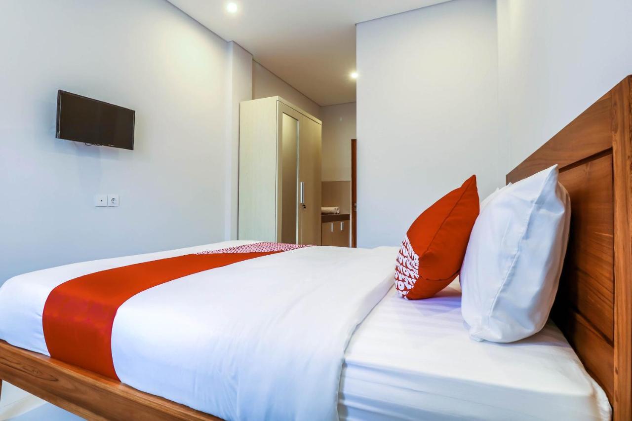 Oyo 1200 Kencana Residence Jimbaran Buitenkant foto